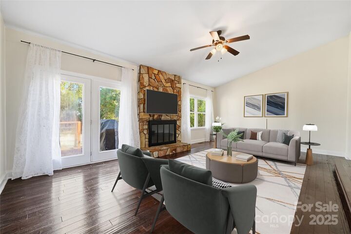 Property Photo: 501 Vista Grande Circle NC 28226