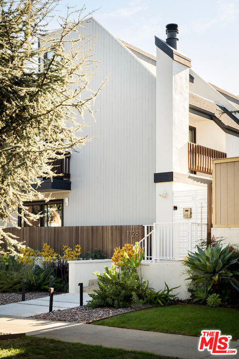 Property Photo:  1128 15th St  CA 90403 