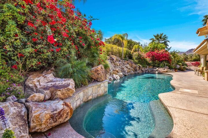 Property Photo:  113 Heather Court  CA 92260