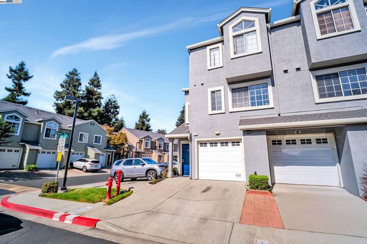 Property Photo: 73 Fernridge Ct CA 94544