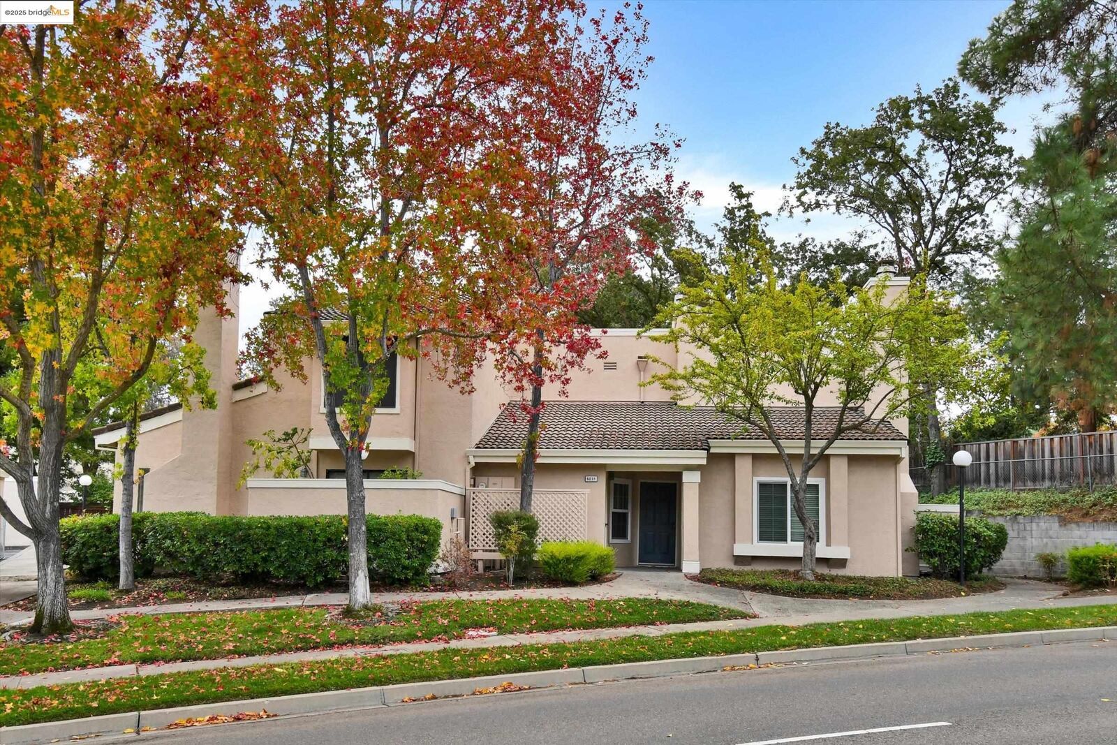 Property Photo: 601 Palomino Dr D CA 94566