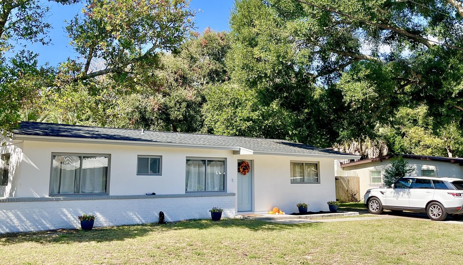 Property Photo: 415 Avon Lane FL 32569