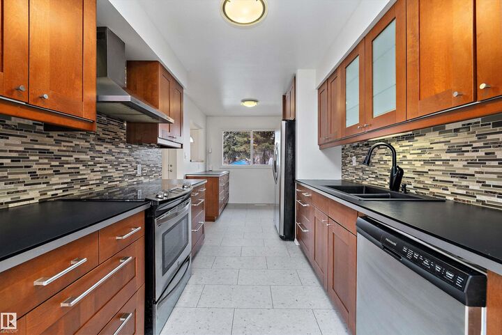 47 Royal Road NW  Edmonton AB T6J 2E7 photo