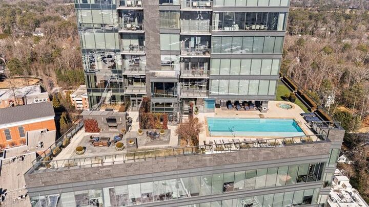 Property Photo:  3630 Peachtree Road NE 1909  GA 30326 