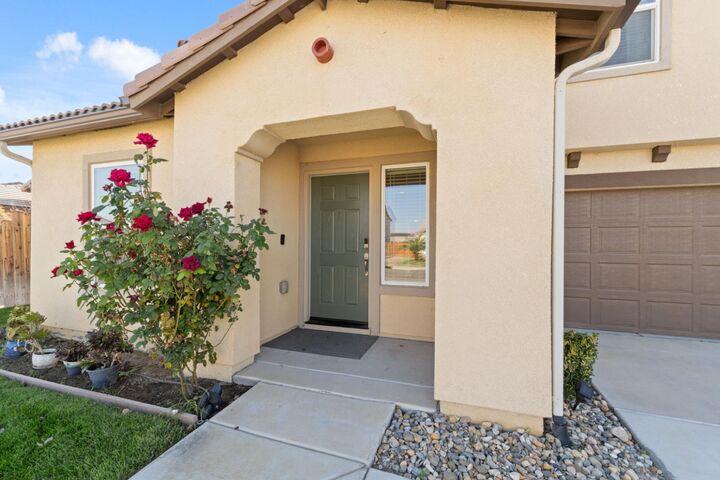Property Photo:  802 Reisling Lane  CA 93210 
