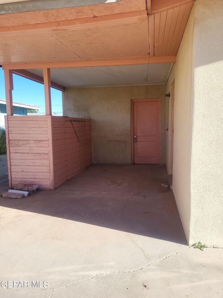 Property Photo: 1309 E Clausen Drive E TX 79925