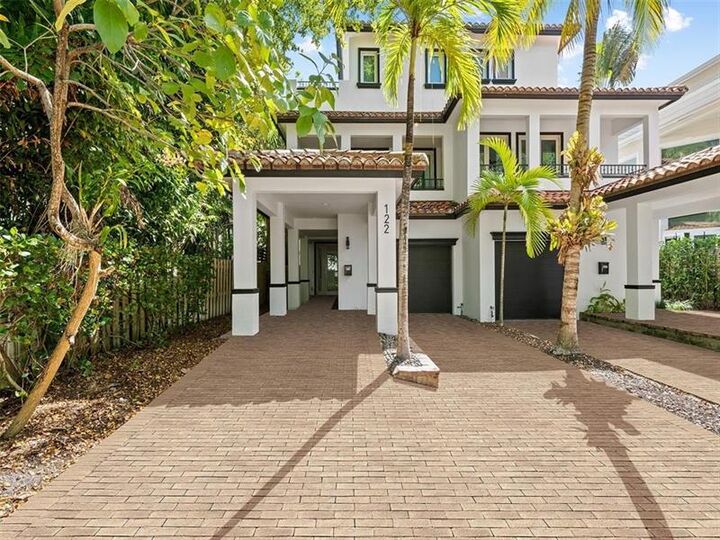 Property Photo: 122 NE 16th Ter FL 33301
