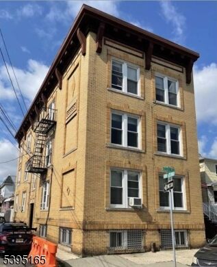 Property Photo:  18 E 17th St 2R  NJ 07002 