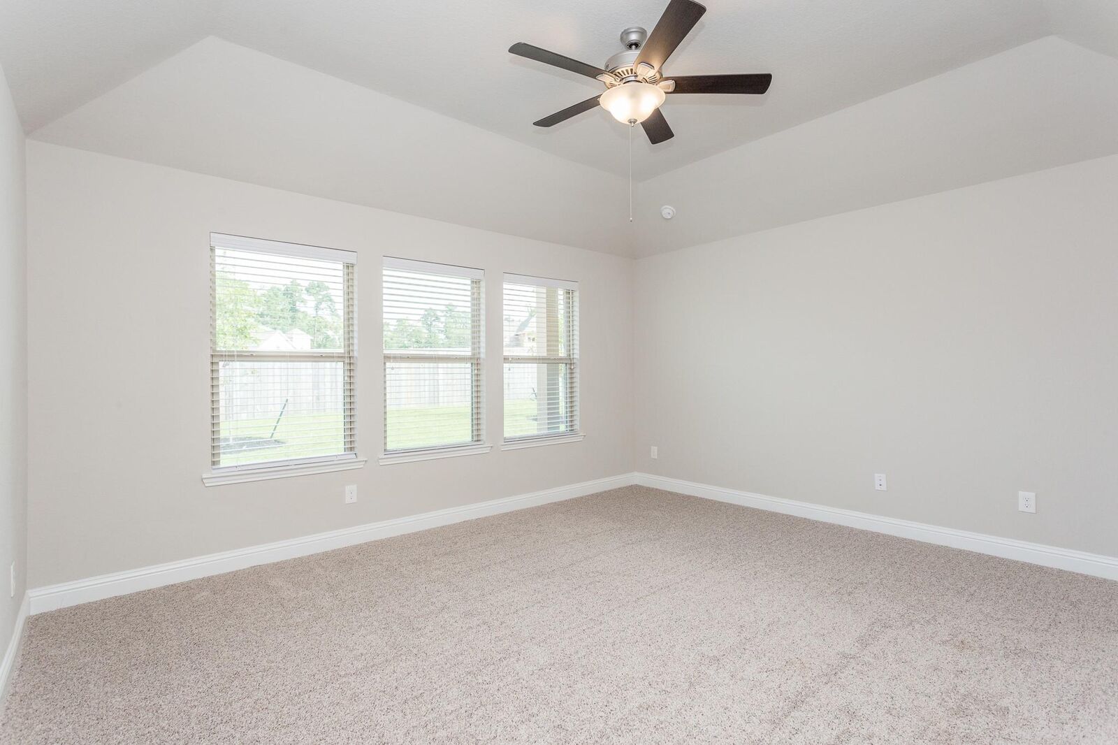 Property Photo: 16 Florentino Vine Place TX 77354