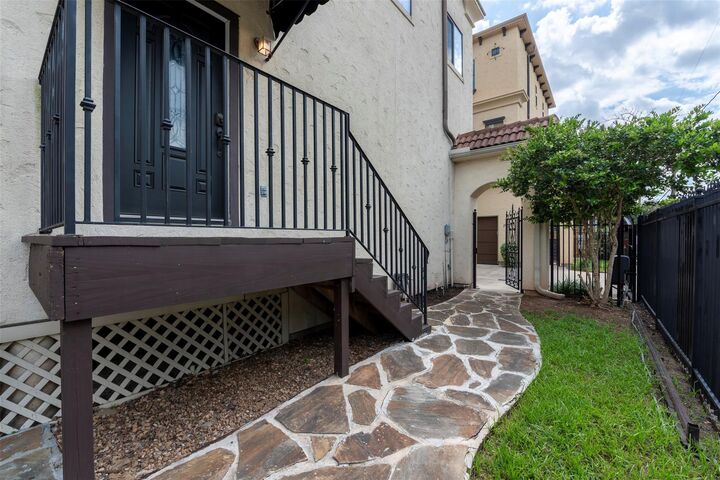 Property Photo: 1426 W 21st Street A TX 77008