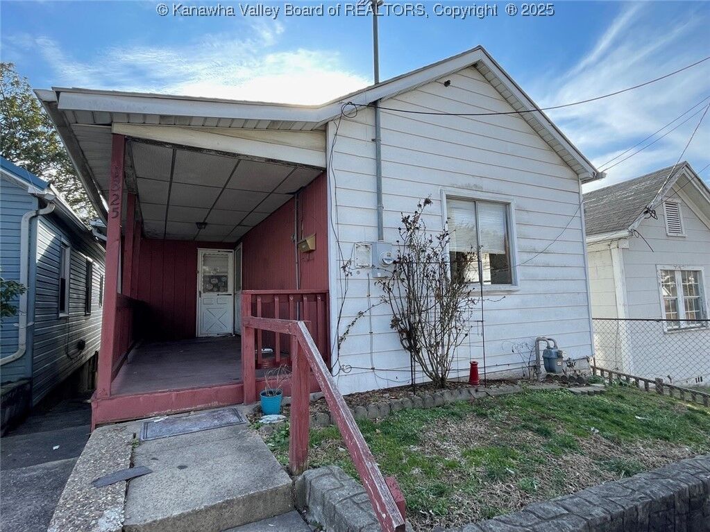 Property Photo: 1325 & 1327 Stuart Street WV 25302