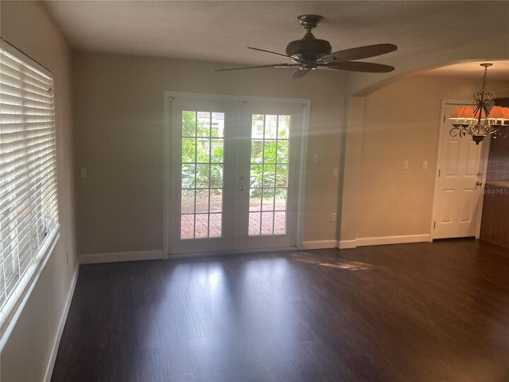 Property Photo: 805 Oakdale Street FL 34786