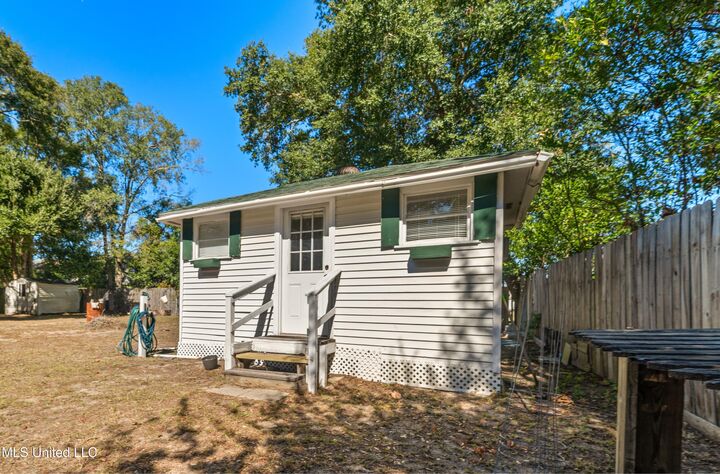 Property Photo: 1648 Hollywood Boulevard MS 39531