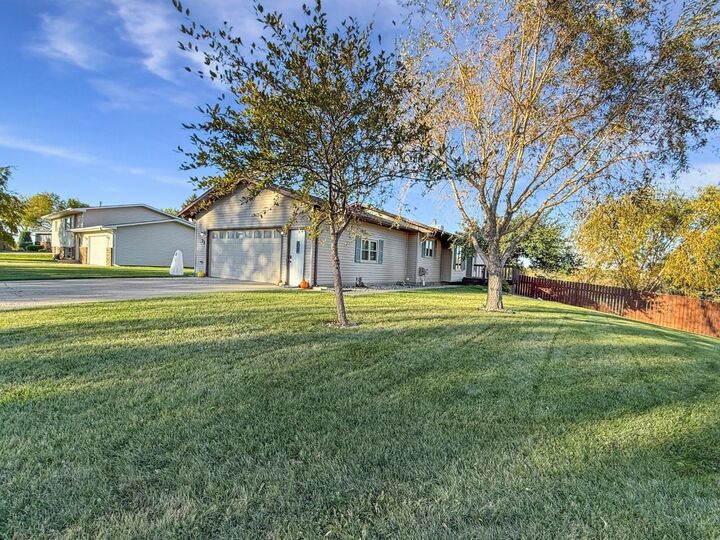 Property Photo: 23 Moraine Point ND 58703