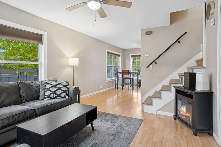 Property Photo: 907 Maple Avenue IL 60532