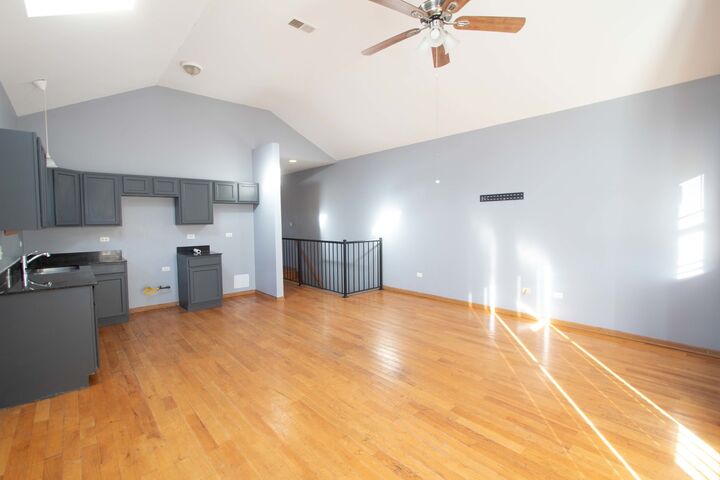 Property Photo: 3042 W Flournoy Street 3 IL 60612