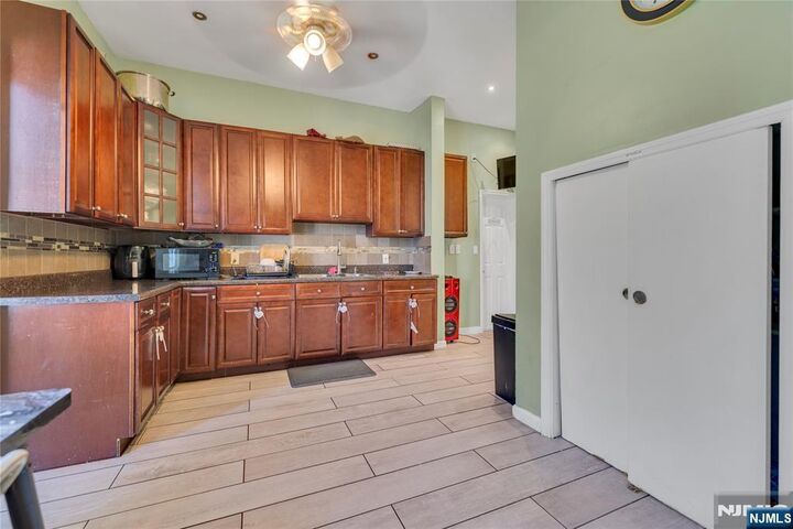 Property Photo:  361 15th 1  NJ 07504 