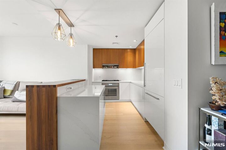 Property Photo:  1000 Maxwell Lane 11I  NJ 07030 