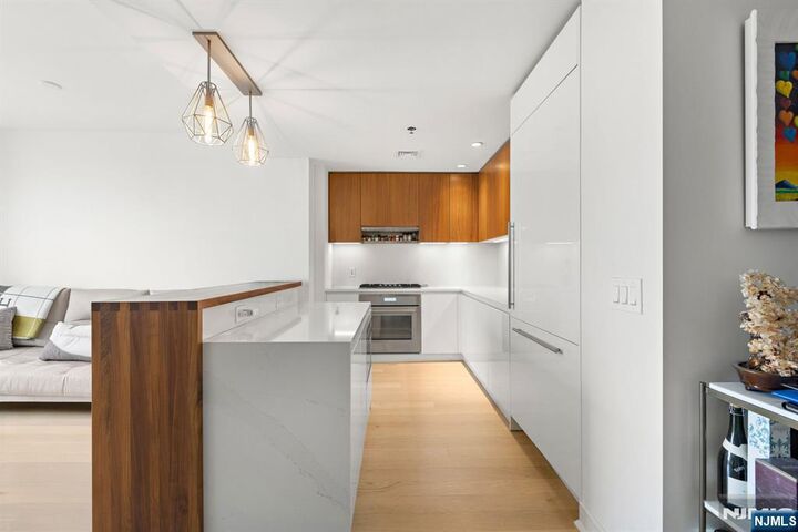 Property Photo:  1000 Maxwell Lane 11I  NJ 07030 