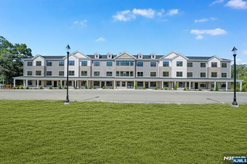 Property Photo:  201 Encampment Court 201  NJ 07082 