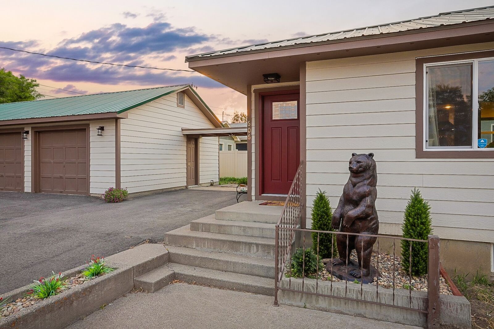 Property Photo: 606 W Chinook Street MT 59047