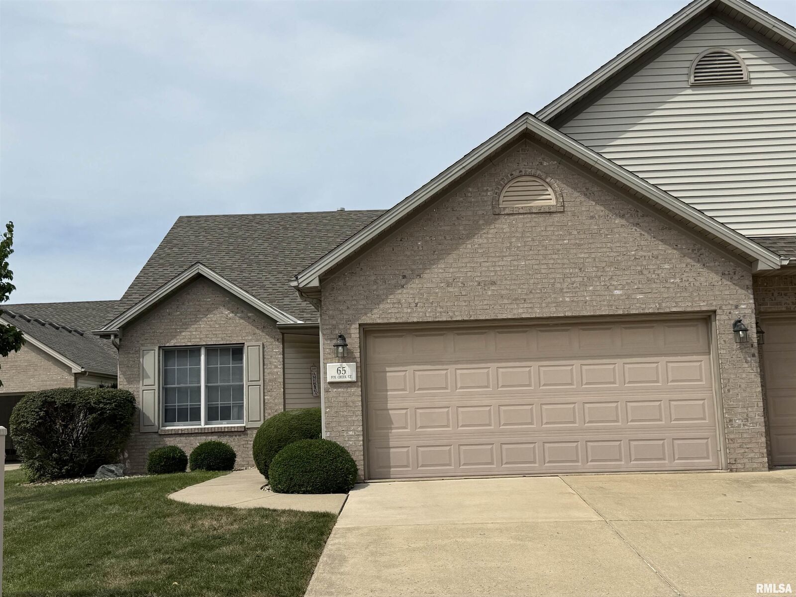 Property Photo: 65 Fox Creek Court IL 61550