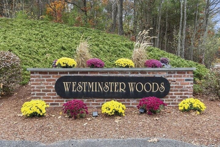 Property Photo:  68 Olde Colonial Dr 6  MA 01440