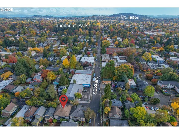 Property Photo:  423 SE 28th Ave  OR 97214 