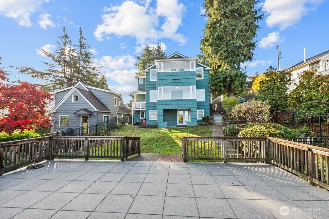 Property Photo: 2212 E Galer Street WA 98112