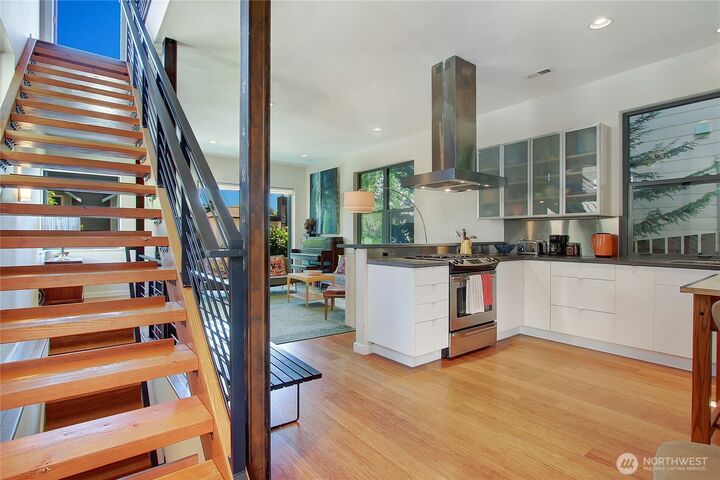 Property Photo: 216 26th Avenue E B WA 98112