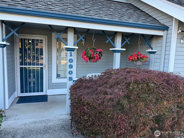 Property Photo:  10905 SE 220th Place  WA 98031 