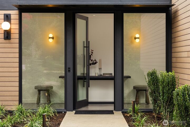 Property Photo:  657  Park Avenue NE  WA 98110