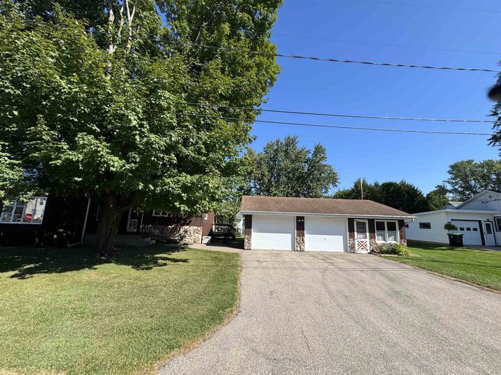 Property Photo: 452 Mill Street WI 54949-9260