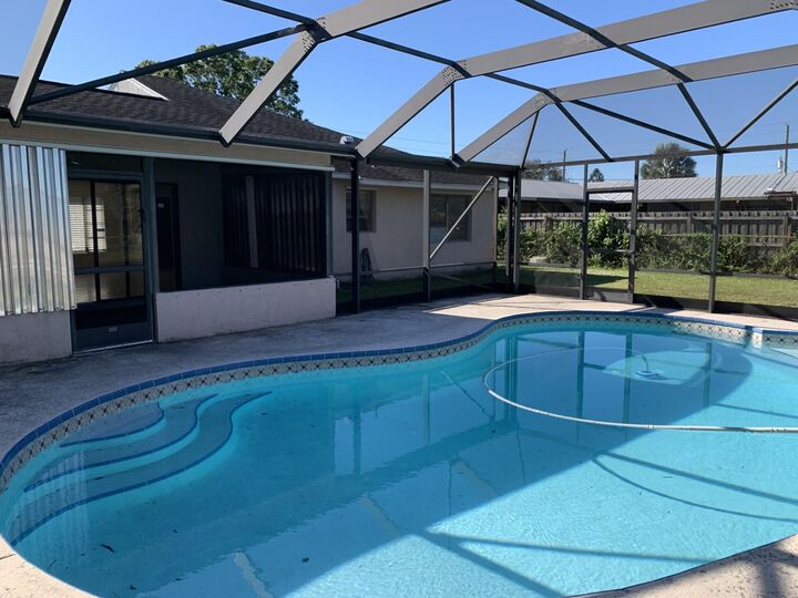 Property Photo:  201 SE Walters Terrace  FL 34983 
