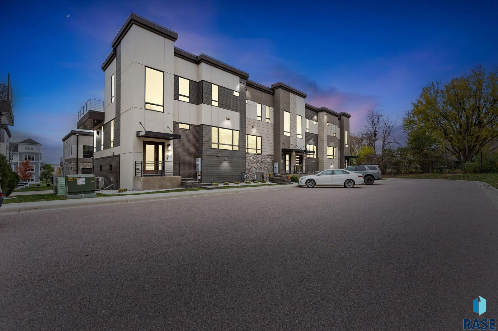 Property Photo:  2810 S Oriya Pl  SD 57106 