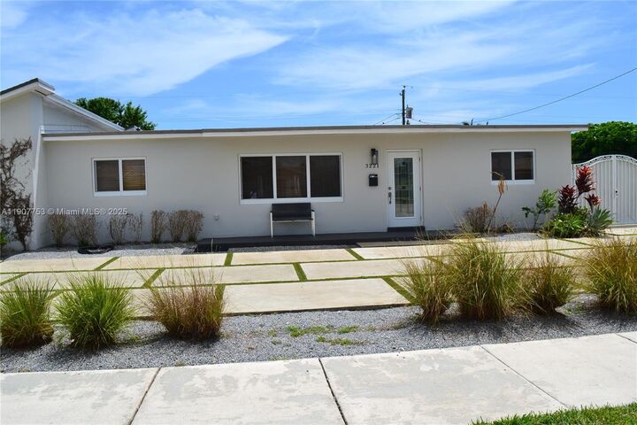 Property Photo: 3221 SW 93rd Pl FL 33165