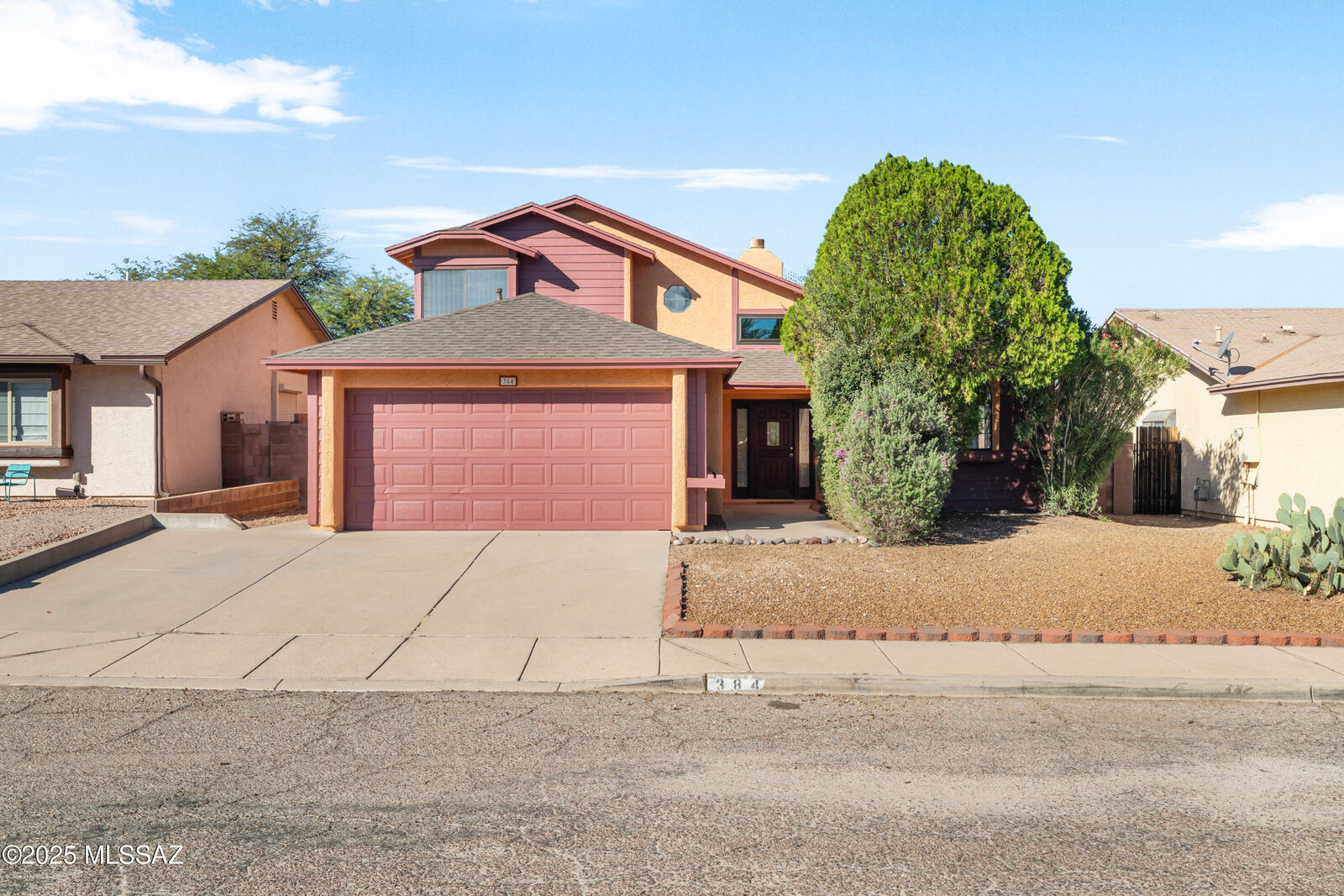 Property Photo: 384 S Pemberton Avenue AZ 85748