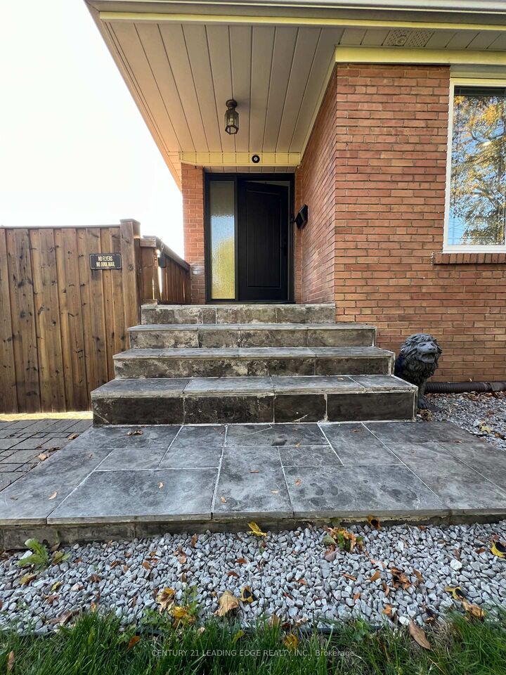 Photo de la propriété:  64 Lingarde Drive  ON M1R 1X9 