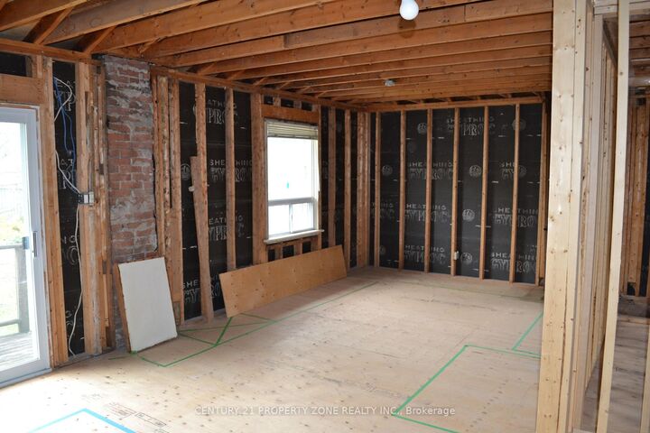 Photo de la propriété: 2123 Sunnydale Drive ON L7P 1E8