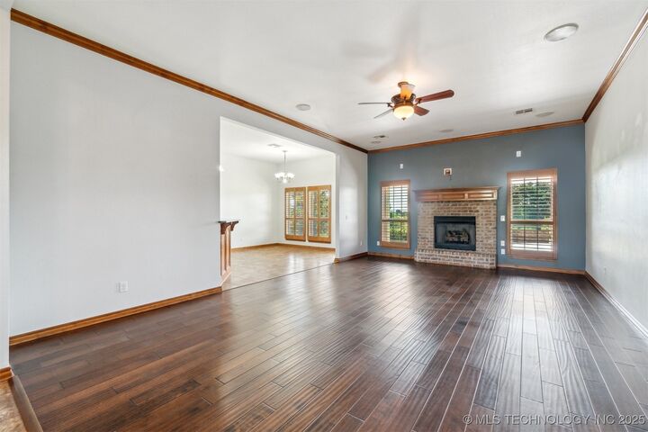 Property Photo:  917 Country Club Drive  OK 74023 