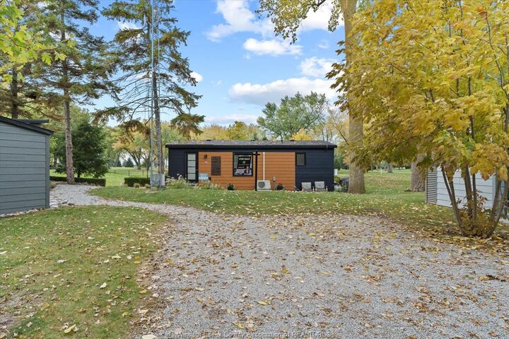 Photo de la propriété: 981 County Rd 2 711 ON N8L 1B4