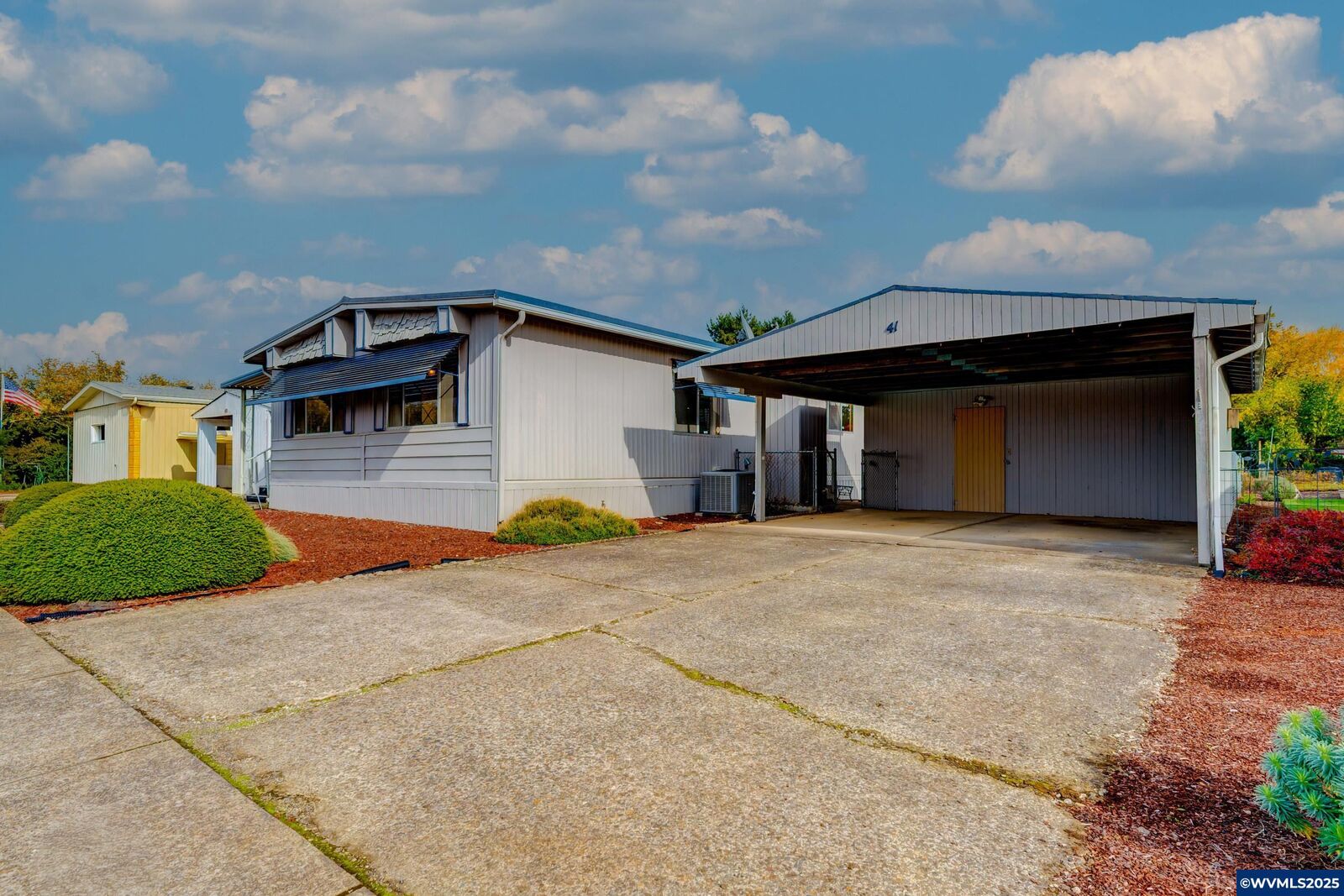 Property Photo: 1055 Lockhaven (#41) Dr N 41 OR 97303