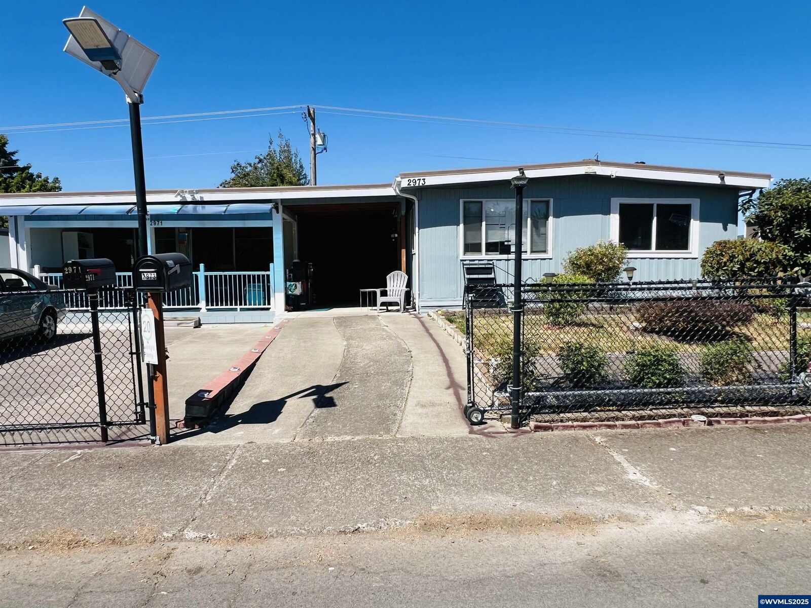 Property Photo: 2971 Surfwood (-2973) Dr NE OR 97305