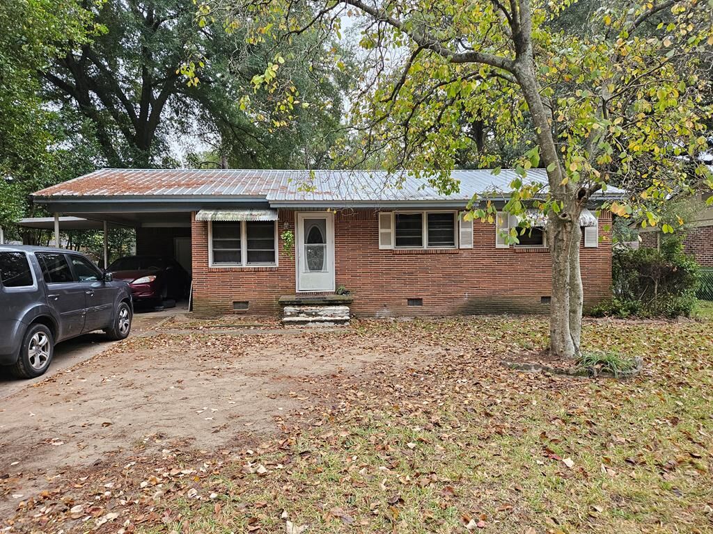 Property Photo: 1408 W Gordon Avenue GA 31707