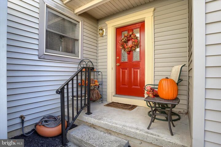 Property Photo: 1402 Red Maple Court PA 17070