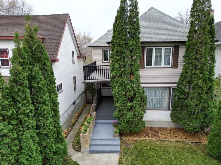 Property Photo:  86 Matheson Avenue East  MB R2W 0C2 