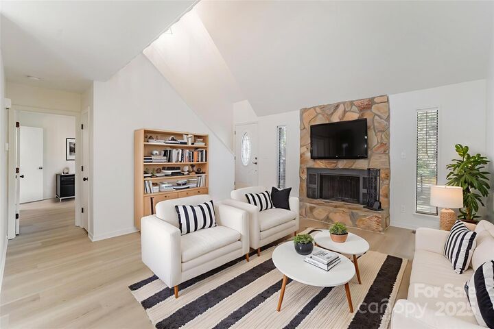 Property Photo: 7921 Carmel Oaks Court NC 28226