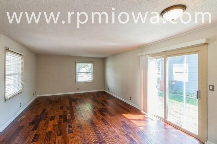 Property Photo: 3323 Harcourt Drive IA 50010