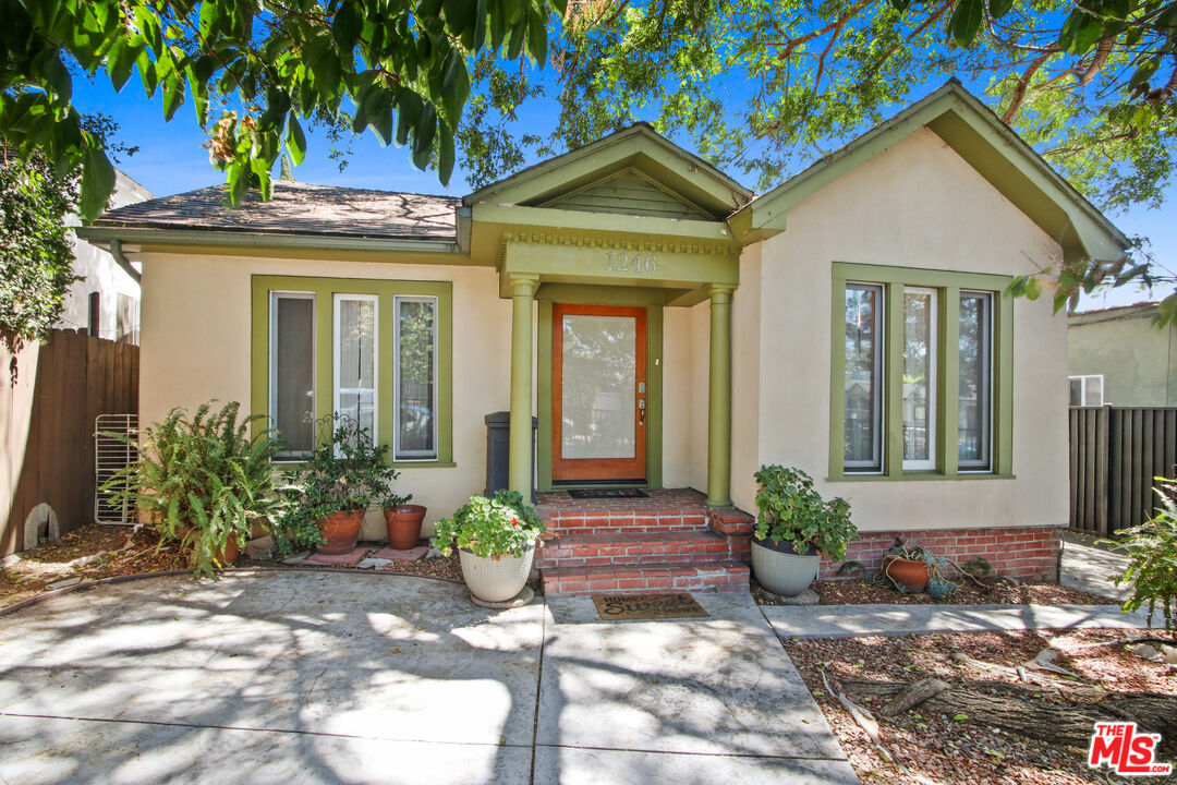 Property Photo:  1246 N Genesee Ave  CA 90046 