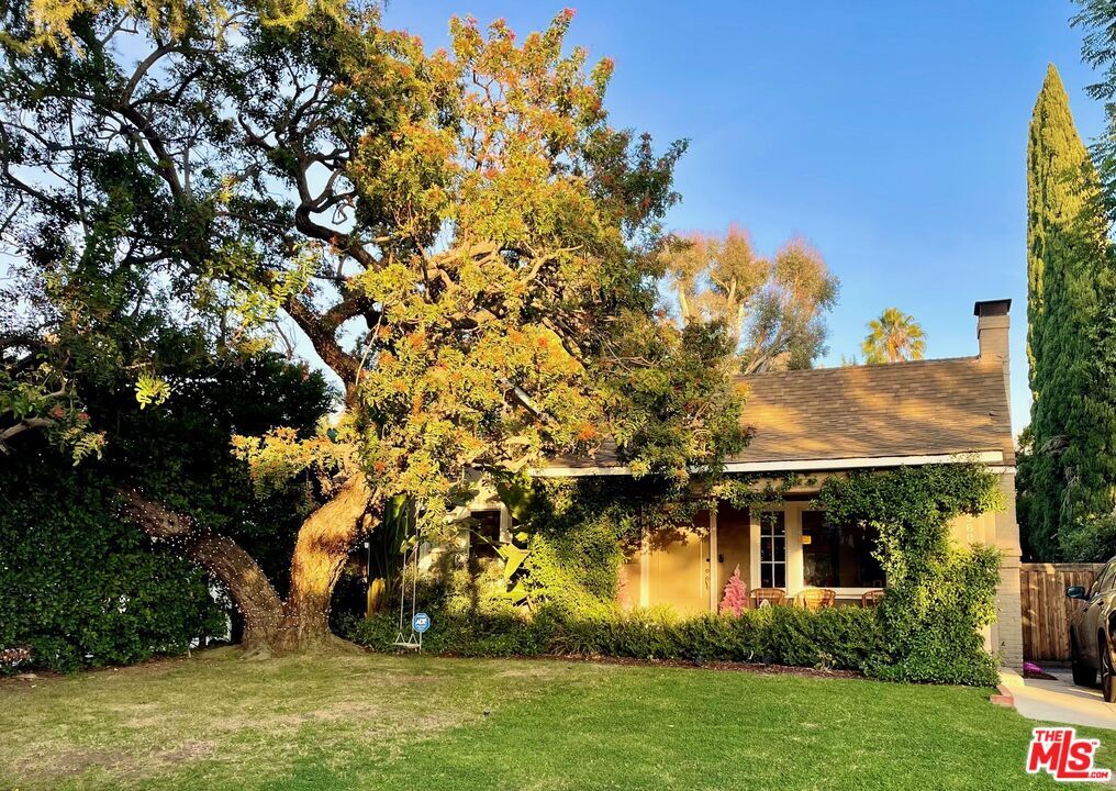 Property Photo: 580 Lillian Way CA 90004